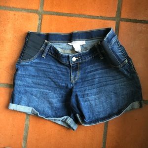 Liz Lange maternity shorts